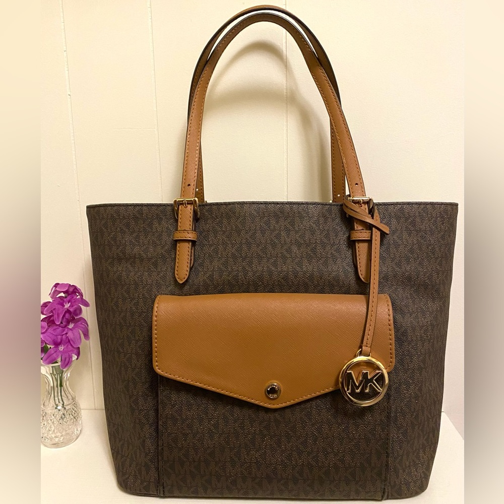 Michael Kors NWOT Front Pocket Logo Tote